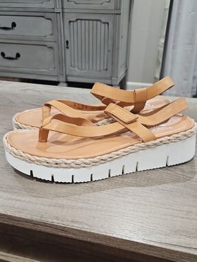 Franco Sarto Josette Wedge Tan Platform Thong Sandals with White Sole size 9